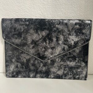 🔥 SOLD 🔥 This is a brand new clutch originally made for “It Brushes for Ulta.”